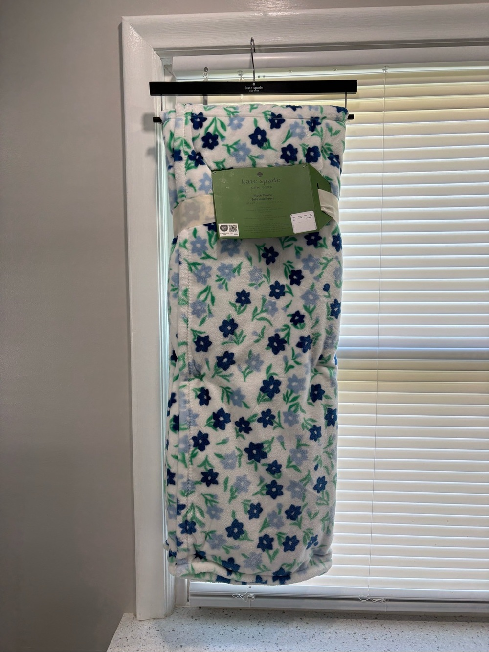 NEW kate spade floral plush throw - blue & green on white